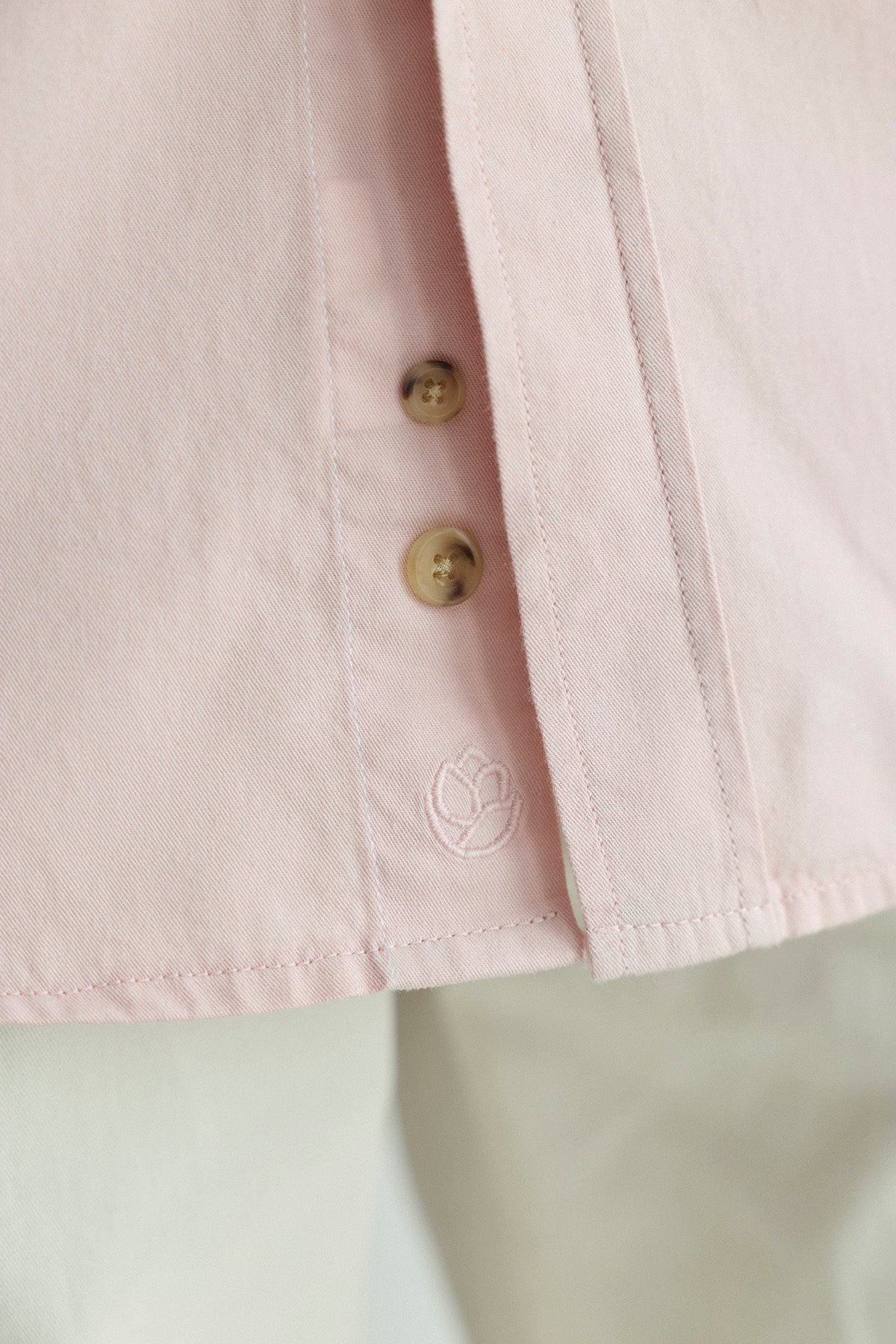 Camisa Algodón 2 Bolsillos Pecho Rosa Palo Costura Vertical